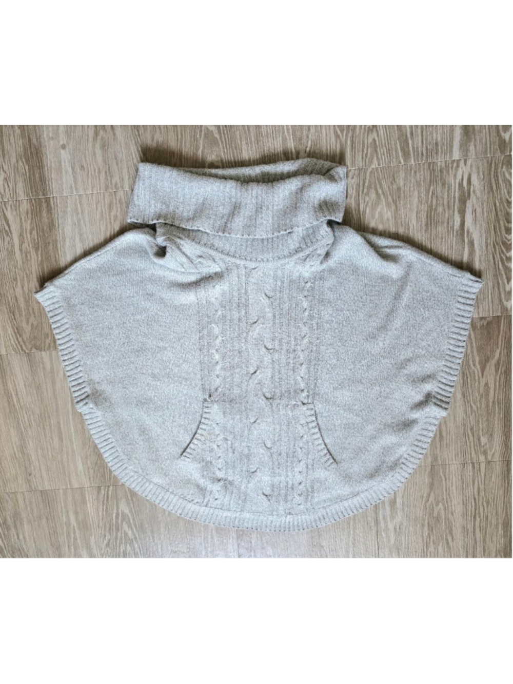 Women's 89th & Madison Gray Cable Knit Poncho Sweater Medium Excellent Condition